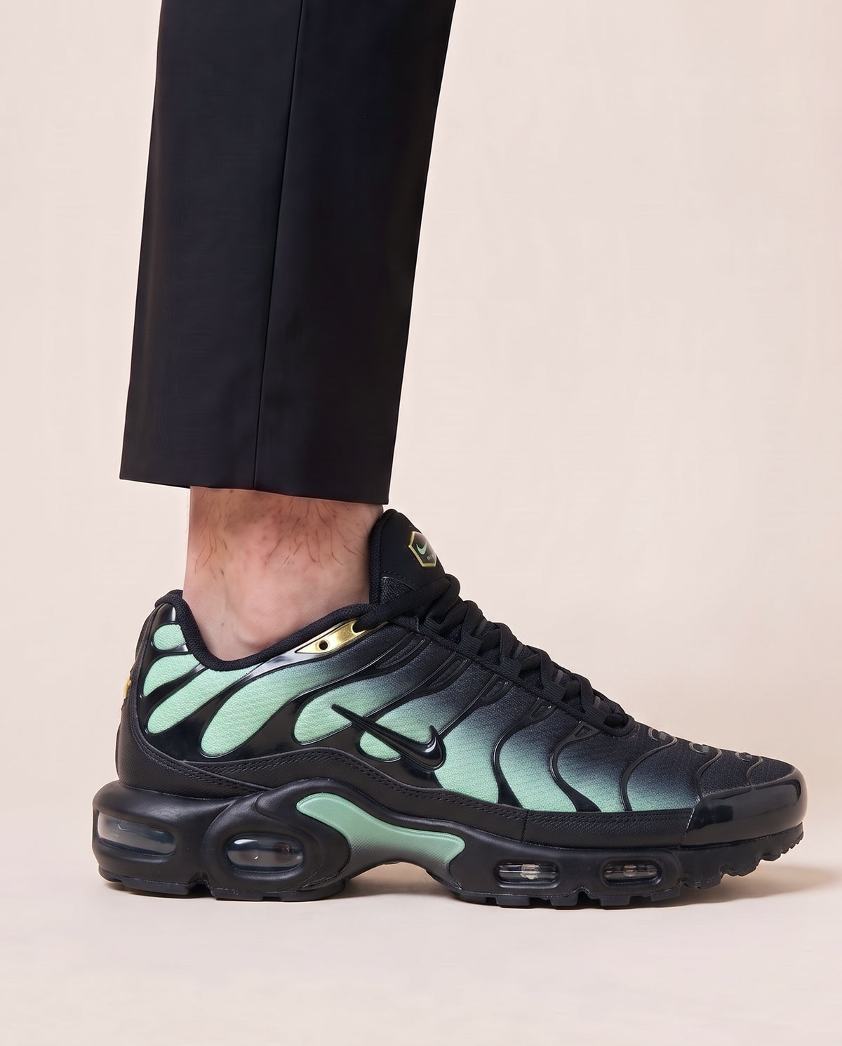 Nike Air Max Plus TN športni copati črni z meto