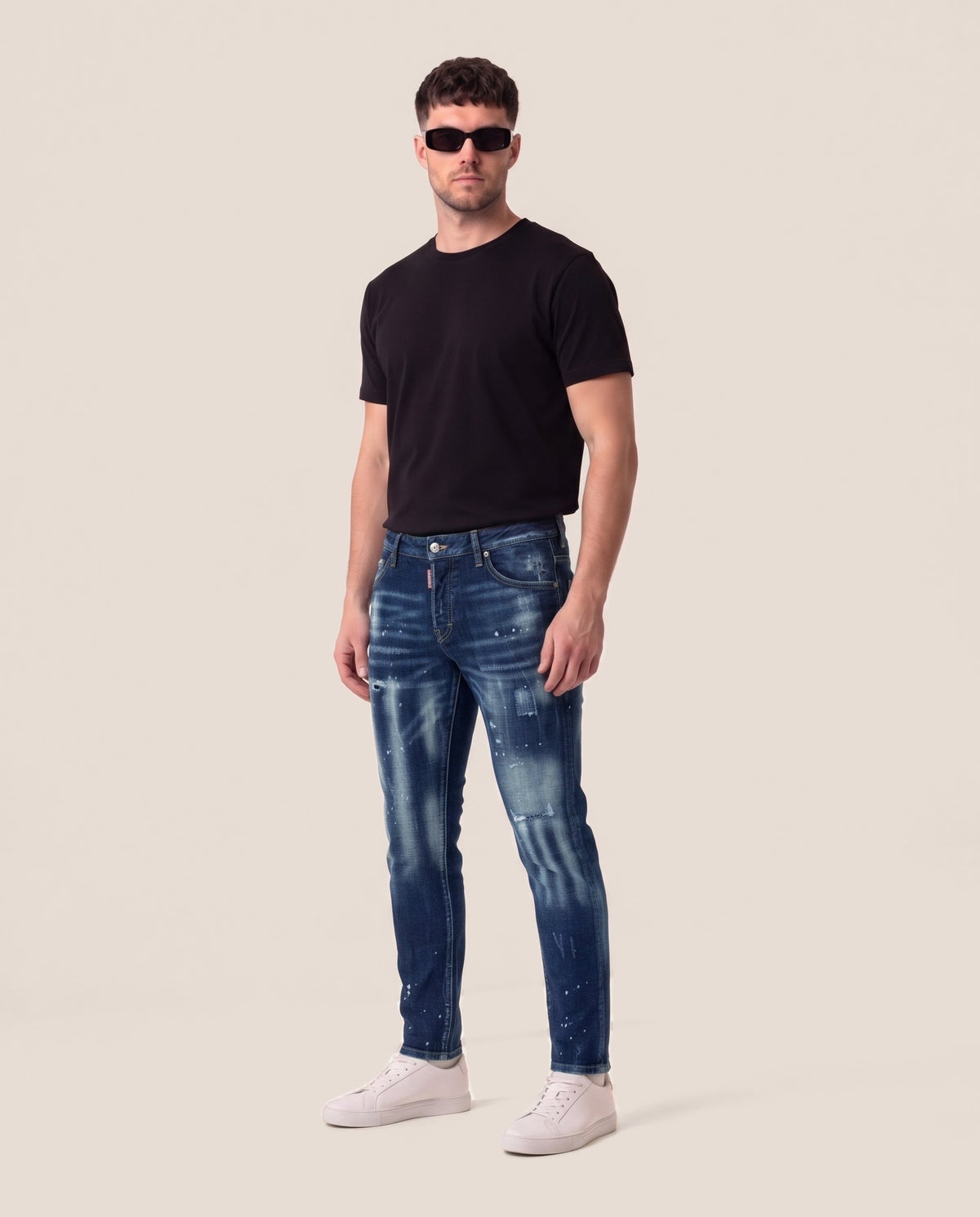 Dsquared2 temne kavbojke s črtastimi obledelimi predeli, sprednji pogled