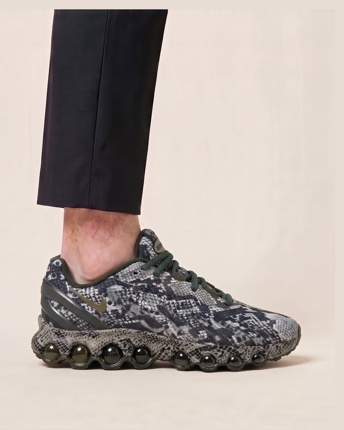 Nike Air Max Dn8 športni copati kačji vzorec