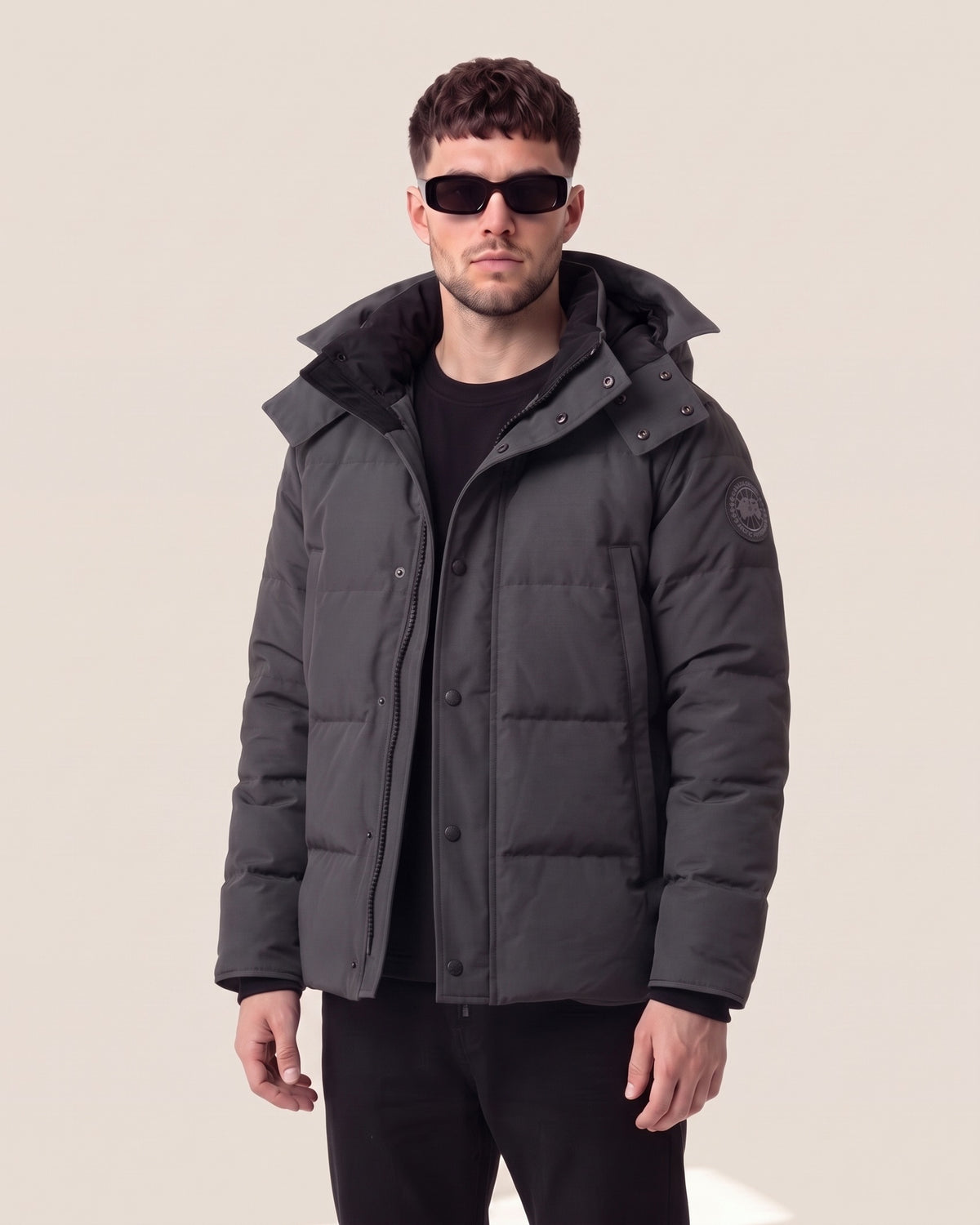 Canada Goose puhovka na patente – siva