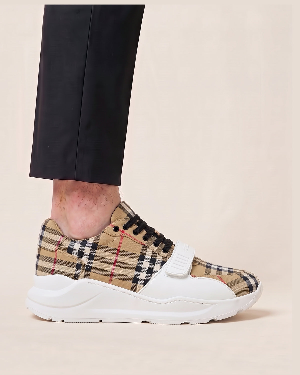 Burberry superge s karo vzorcem
