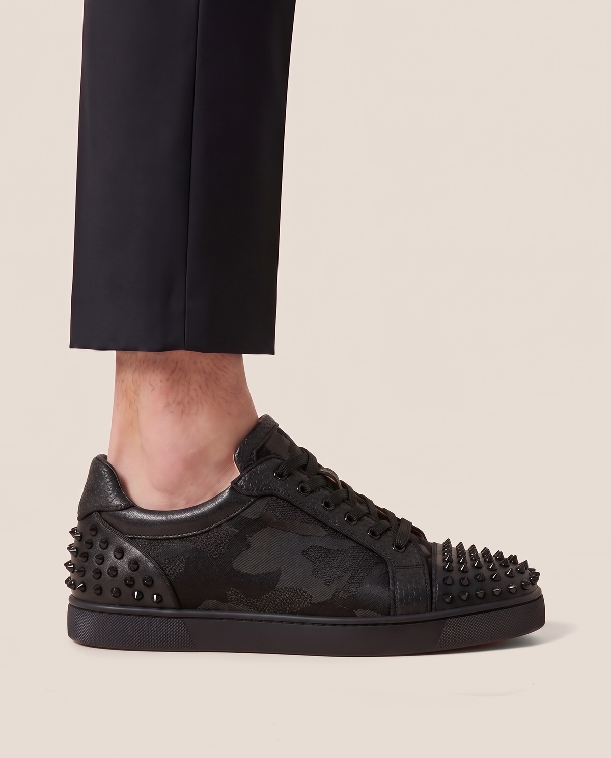 Christian Louboutin maskirne superge s trni